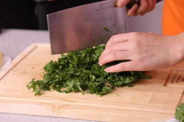 羽衣甘藍(lán)可以生吃嗎 羽衣甘藍(lán)怎么做好吃