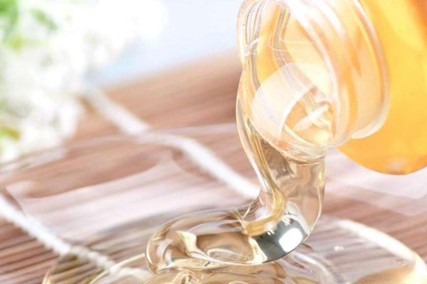 槐花蜜的功效與作用 槐花蜜市場價格多少錢一斤
