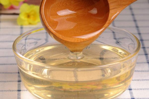 槐花蜜的功效與作用 槐花蜜市場價格多少錢一斤