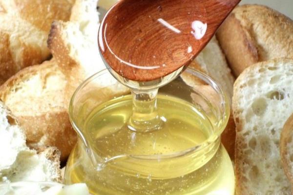 槐花蜜的功效與作用 槐花蜜市場價格多少錢一斤