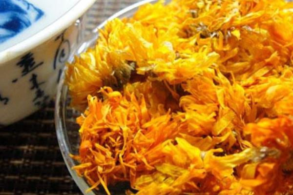 金盞菊泡水喝的功效與作用 金盞菊的泡法