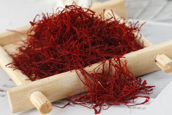 藏紅花和西紅花的區別是什么 怎么辨別藏紅花的真假