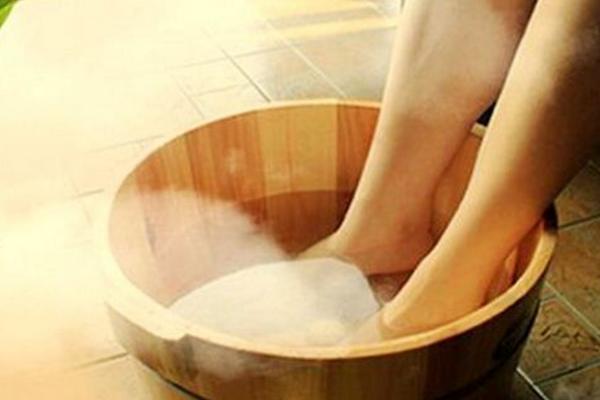  藏紅花泡腳有什么好處 藏紅花泡腳禁忌有哪些