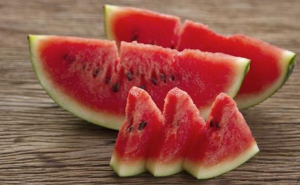 黑美人西瓜怎么挑選 黑美人西瓜怎么看好不好（紅不紅）
