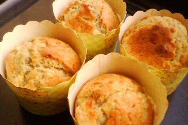 香蕉蛋糕的做法 最簡(jiǎn)單香蕉蛋糕配方