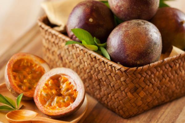 百香果泡水的功效與作用 百香果泡水的正確方法