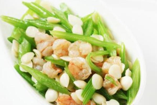 杏仁涼拌怎么做好吃 涼拌杏仁的做法