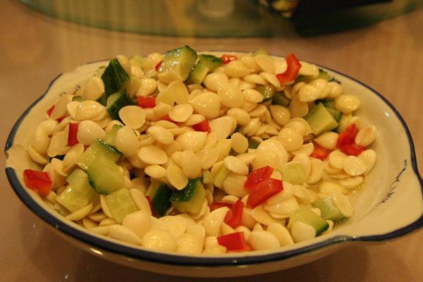 杏仁涼拌怎么做好吃 涼拌杏仁的做法