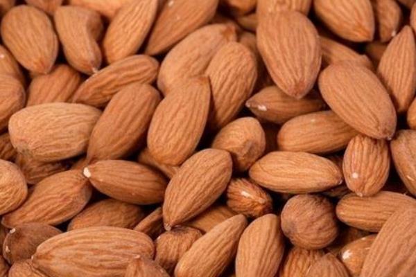 杏仁涼拌怎么做好吃 涼拌杏仁的做法