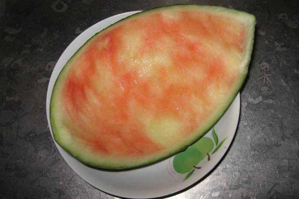 西瓜皮可以做面膜嗎 西瓜皮祛痘面膜功效與作用