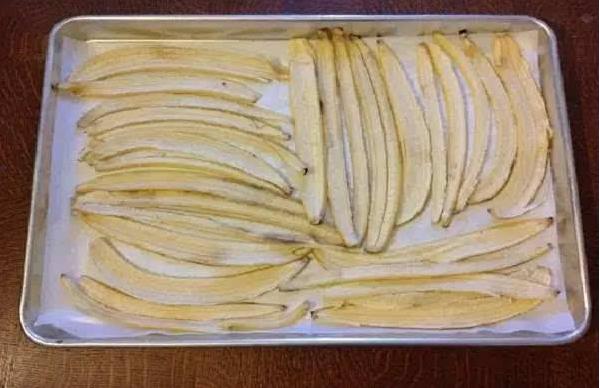 香蕉皮可以制肥料嗎 香蕉皮可以泡水澆花嗎