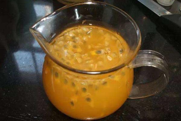 百香果飲料做法 怎么制作百香果飲料 百香果配什么好喝