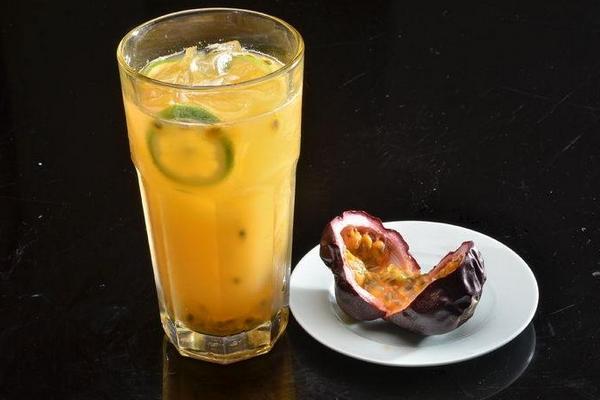 百香果飲料做法 怎么制作百香果飲料 百香果配什么好喝