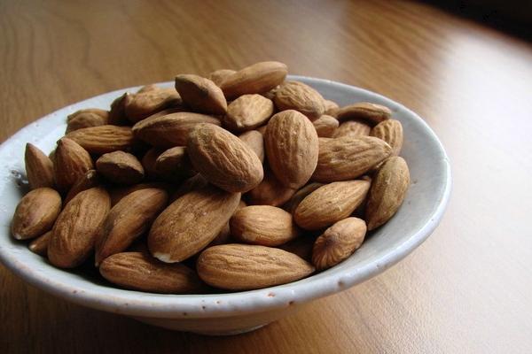 桃仁與杏仁的區別是什么 杏仁的食用價值