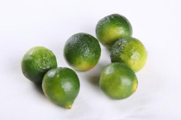 青檸和黃檸檬的區別是什么 青檸和檸檬哪個好