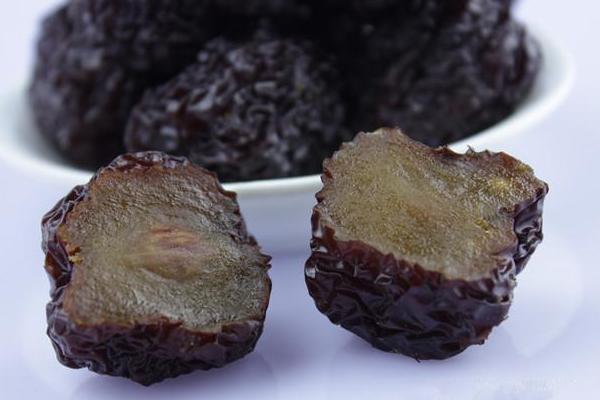 黑棗是怎么加工出來(lái)的 一天吃幾個(gè)黑棗最好