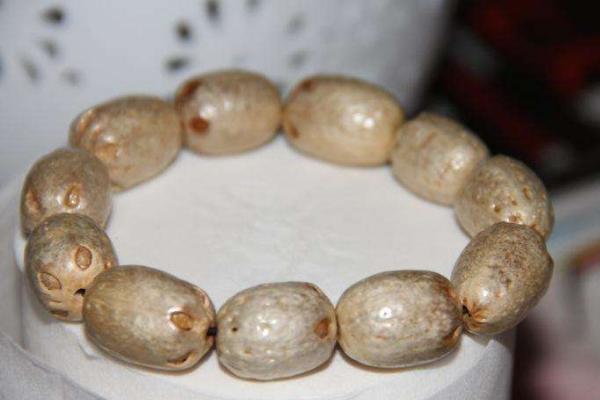 酸棗根手串珠市場價格多少錢 酸棗木手串值錢嗎