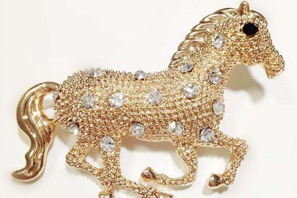 屬狗的本命佛是什么 屬狗吉祥物是什么 屬狗帶什么好