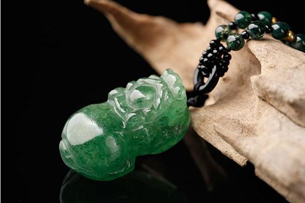 屬兔的本命佛是什么 屬兔吉祥物是什么 屬兔帶什么好