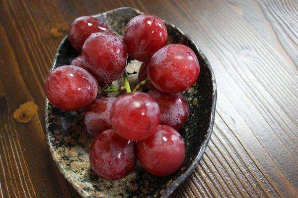 提子怎么吃 吃提子要剝皮嗎