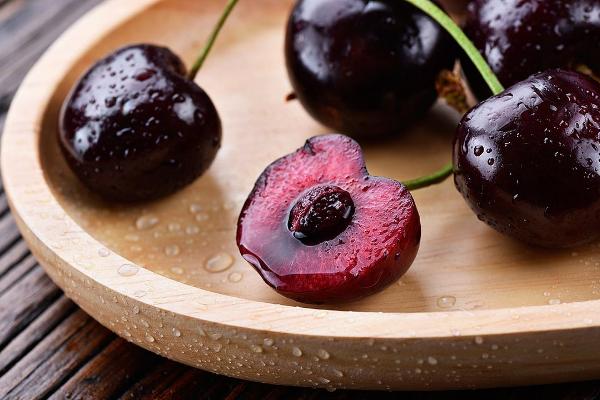 黑櫻桃是車厘子嗎 黑櫻桃和車厘子的區別是什么