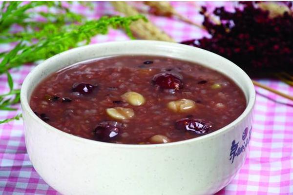 夢見吃紅豆是什么意思 夢見很多紅豆有什么預(yù)兆