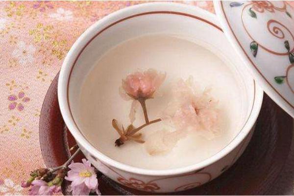 桃花泡水喝有什么功效與作用 桃花泡水一次放幾朵