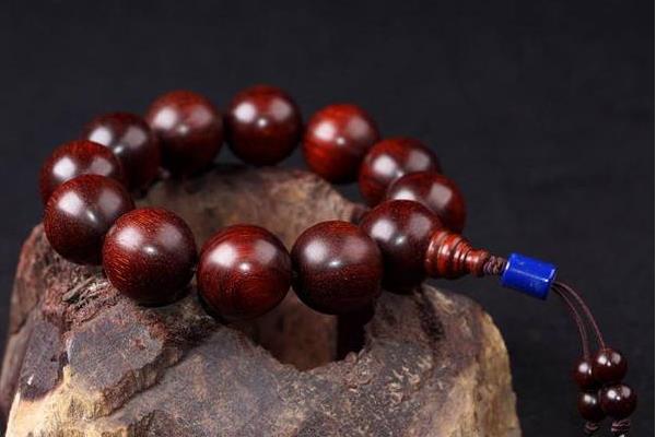 小葉紫檀和紫檀的區別是什么  小葉紫檀和大葉紫檀的區別