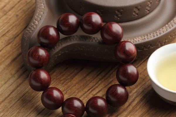 小葉紫檀和紫檀的區(qū)別是什么 小葉紫檀和大葉紫檀的區(qū)別