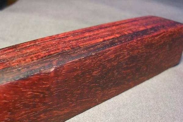 小葉紫檀和紫檀的區(qū)別是什么 小葉紫檀和大葉紫檀的區(qū)別