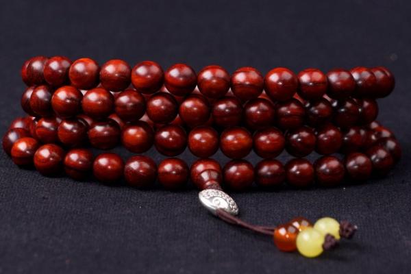 小葉紫檀手串市場價格多少錢一串 小葉紫檀手串怎么盤玩