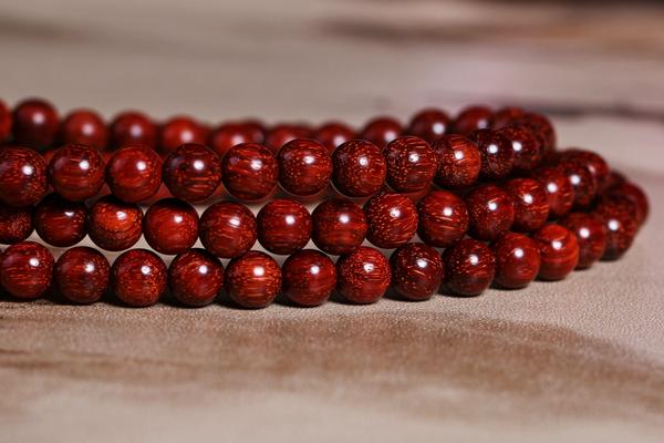 小葉紫檀手串怎么盤玩(附正確盤玩方法) 小葉紫檀手串多少顆最好