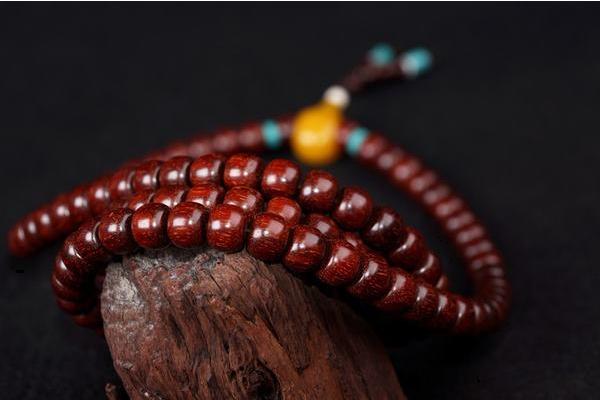 小葉紫檀手串怎么盤玩(附正確盤玩方法) 小葉紫檀手串多少顆最好