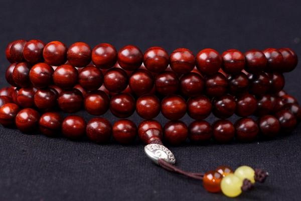 小葉紫檀手串怎么盤玩(附正確盤玩方法) 小葉紫檀手串多少顆最好