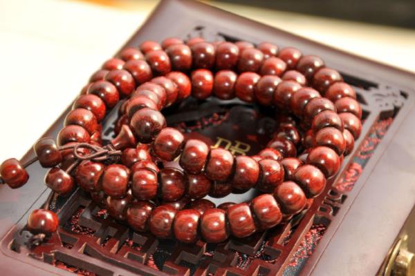 小葉紫檀什么人不能戴（佩戴禁忌） 玩小葉紫檀有什么講究