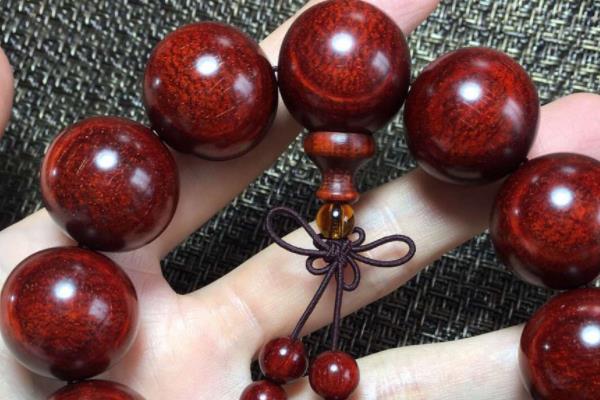 小葉紫檀什么人不能戴(佩戴禁忌) 玩小葉紫檀有什么講究