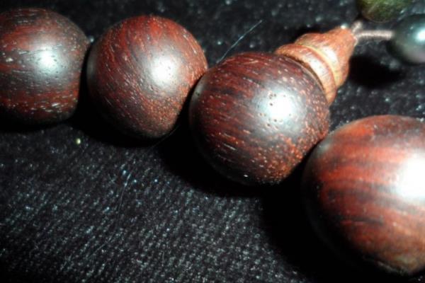 小葉紫檀什么人不能戴(佩戴禁忌) 玩小葉紫檀有什么講究