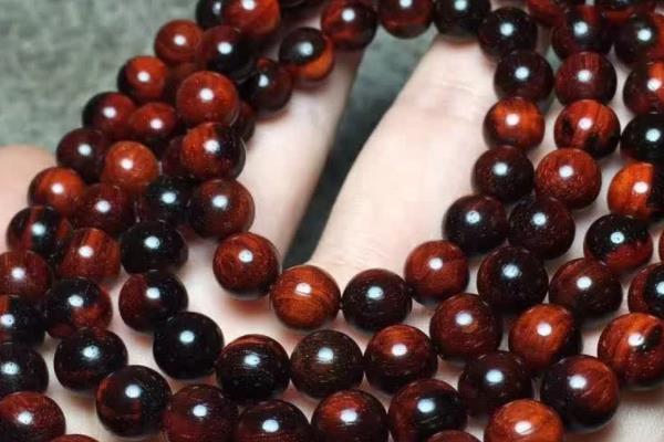 小葉紫檀什么人不能戴(佩戴禁忌) 玩小葉紫檀有什么講究