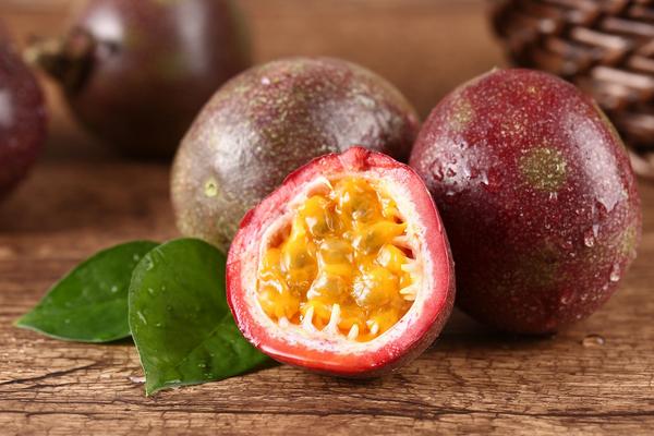 西番蓮和百香果的區別是什么 西番蓮是百香果嗎