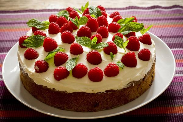 夢見吃蛋糕是什么意思 女人夢到別人給自己蛋糕吃有什么預兆