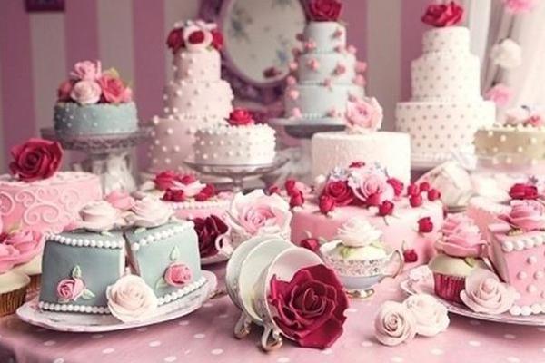 夢見吃蛋糕是什么意思 女人夢到別人給自己蛋糕吃有什么預兆