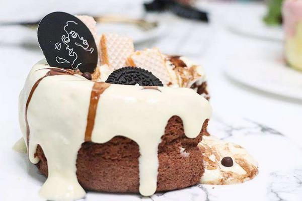 夢見吃蛋糕是什么意思 女人夢到別人給自己蛋糕吃有什么預兆