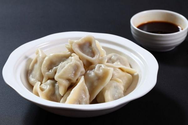 夢見吃餃子是什么意思 女人夢到和家人一起吃餃子有什么預兆