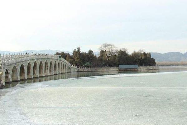 夢見河水干了是什么意思 女人夢到河里突然干涸見底有什么預兆