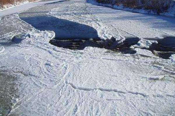 夢見河水干了是什么意思 女人夢到河里突然干涸見底有什么預兆