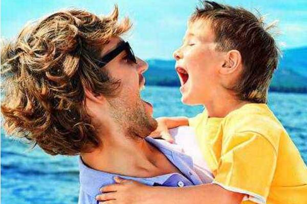 夢見抱小男孩是什么意思 女人夢到抱著個小男孩有什么預兆