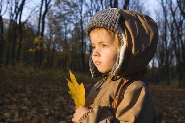 夢見抱小男孩是什么意思 女人夢到抱著個小男孩有什么預兆