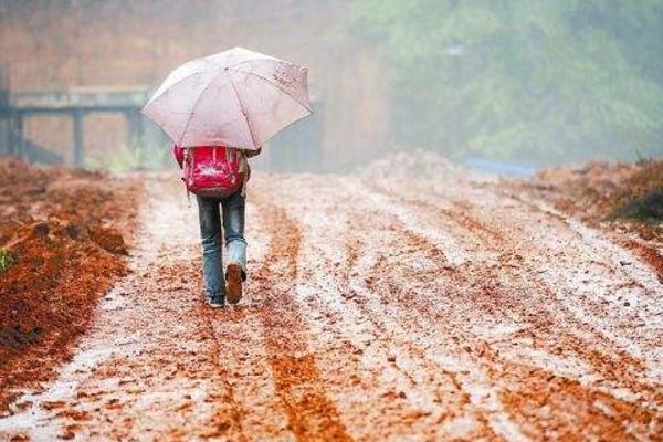 夢見路很難走是什么意思 夢到一條很陡很難走的路有什么預(yù)兆
