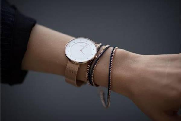 夢見戴手表是什么意思 女人夢到自己戴了一塊手表有什么預兆