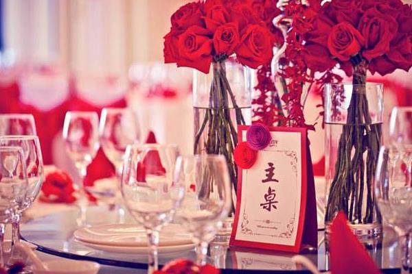 夢見喝喜酒是什么意思 夢到別人結婚去喝喜酒有什么預兆